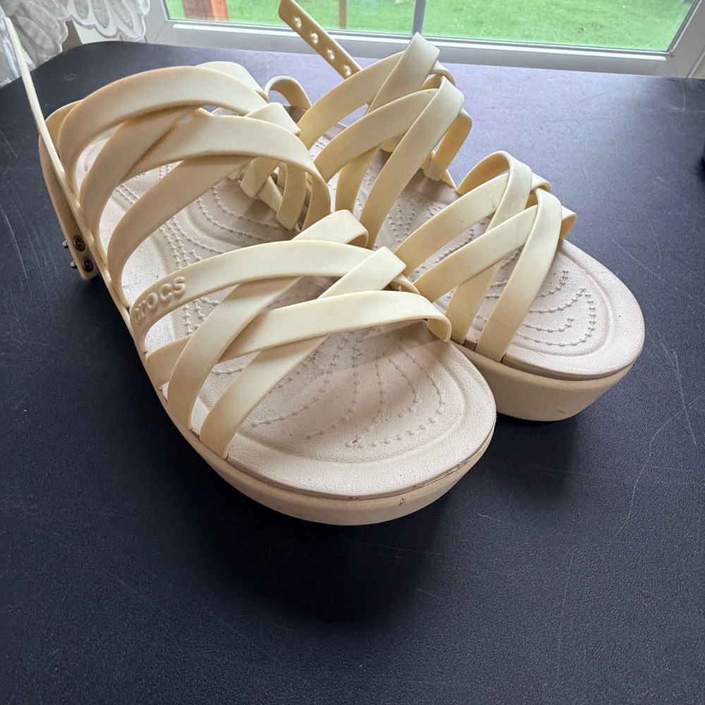 Crocs LiteRide Strappy Brooklyn Womens 8 Beige Platform Strappy Minimalist Indie